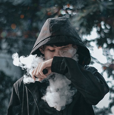 Man vaping - why 18650 lithium-ion batteries can be unsafe. Photo by Toan Nguyen on Unsplash.