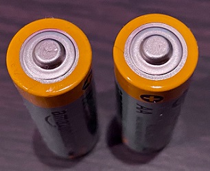 Lithium-ion batteries. Photo by Simon Gough on free photo website Pexels.