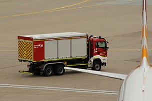 Airport fire engine. Image by Markus Böhm on free photo website Pixabay.